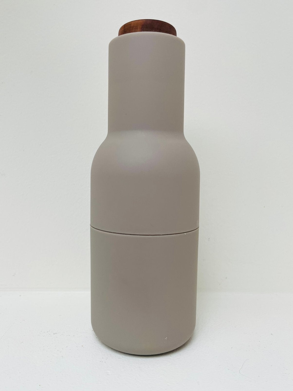 Audo Copenhagen beige Norm bottle grinder peper óf zoutmolen, Ophalen of Verzenden, Zo goed als nieuw