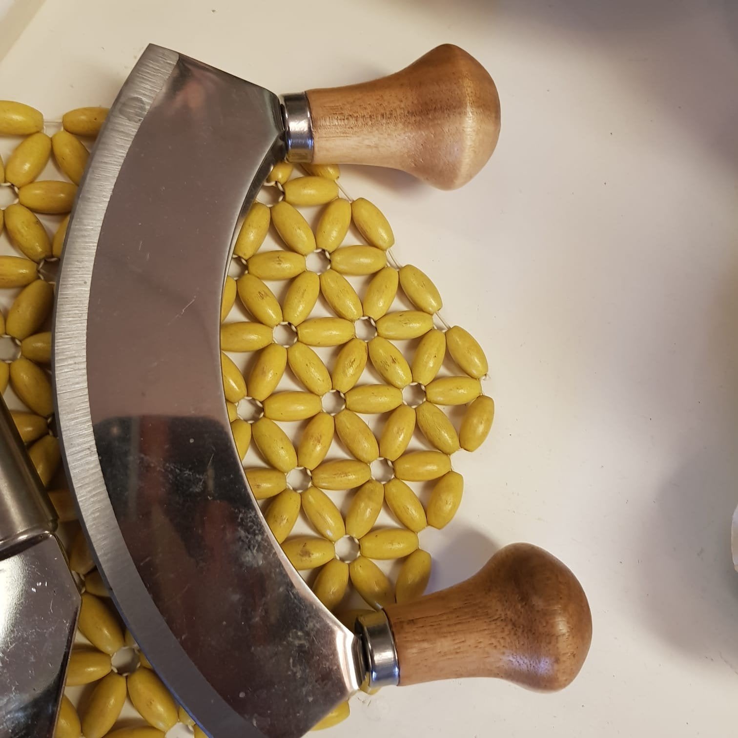Maanmes / Hakmes met houten handvatten, Overige typen, Hout, Ophalen of Verzenden, Zo goed als nieuw
