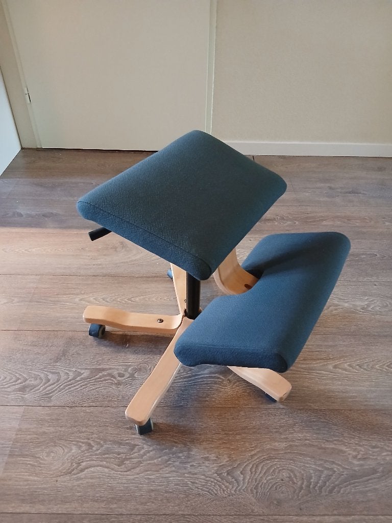 Kniestoel: bureaustoel Stokke Wing Varier, Huis en Inrichting, Bureaustoelen, Ophalen, Gebruikt, Zwart, Bureaustoel