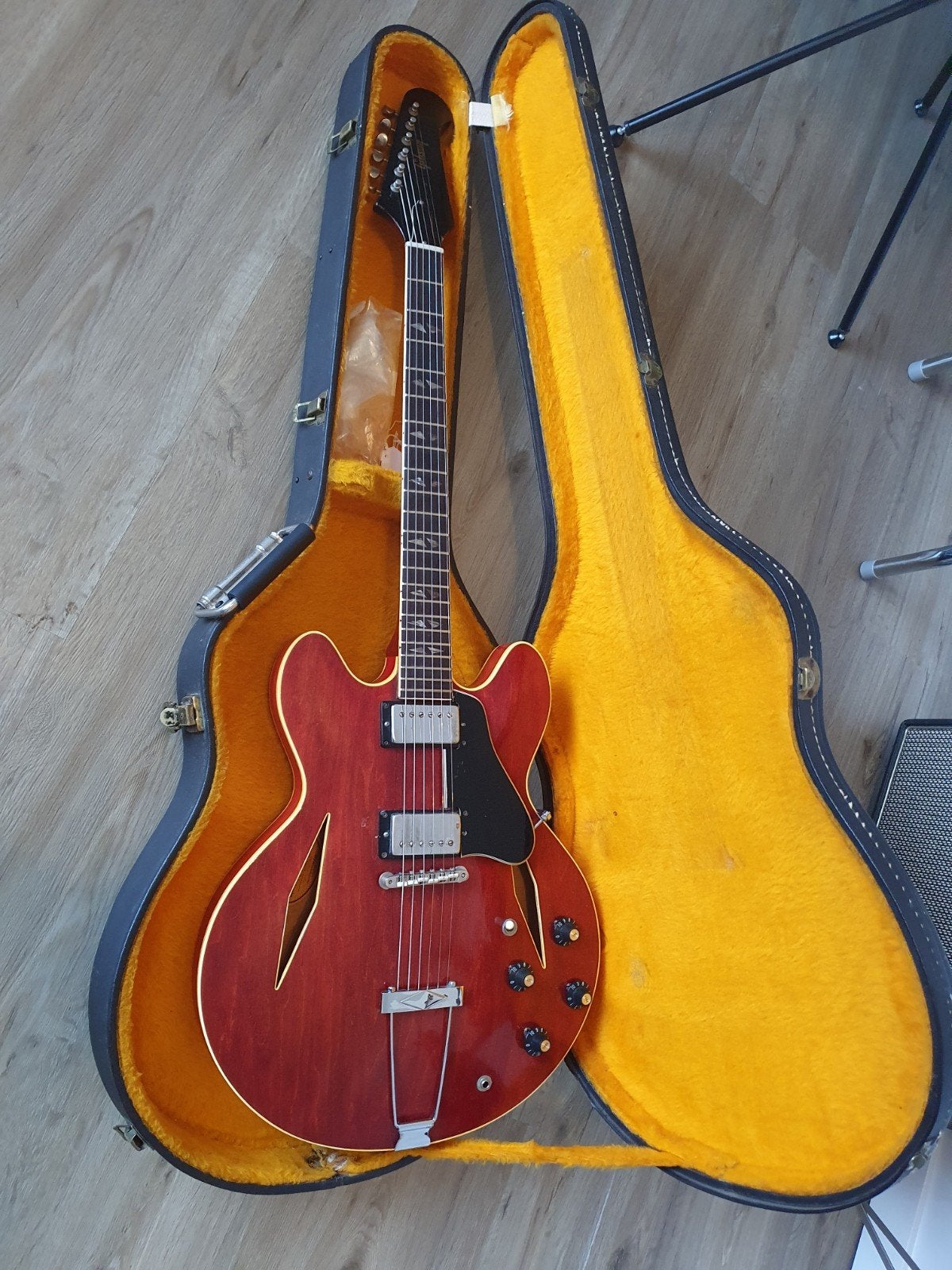 Foto 22 van Gitaar collectie vintage/high end. Gibson Harmony Burns etc