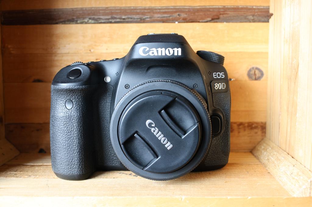 Canon 80D met zeer weinig clicks! (2540), Spiegelreflex, Canon, Ophalen of Verzenden, Zo goed als nieuw