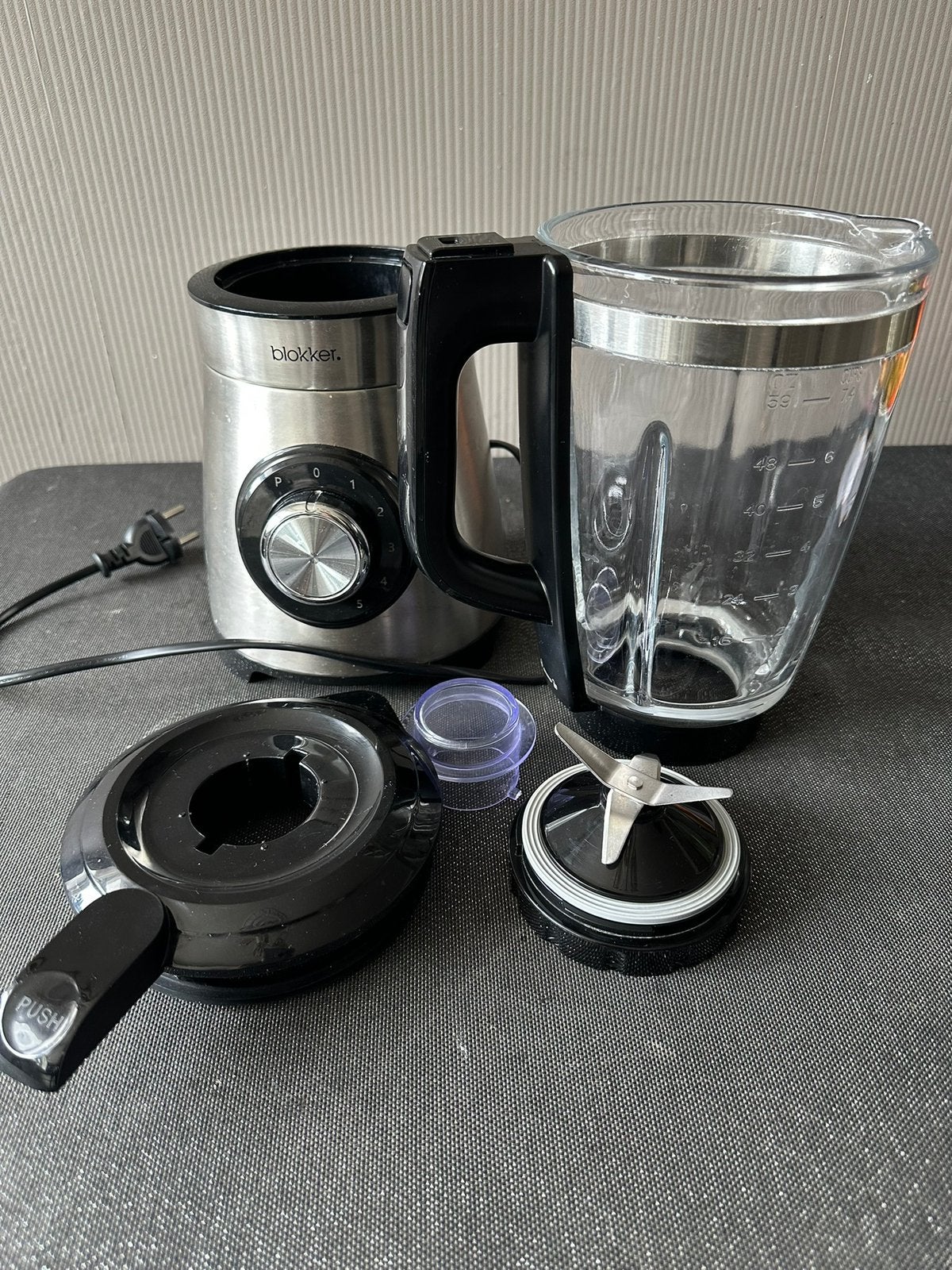Blokker blender type BL‑13203, slechts half jaar nieuwstaat., Ophalen of Verzenden, Zo goed als nieuw, Blender