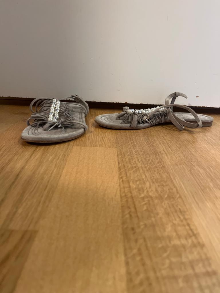 Taupe sandalen met diamantjes & kralen - Kennel & Schmenger, Kleding | Dames, Schoenen, Ophalen, Sandalen of Muiltjes, Grijs, Gedragen
