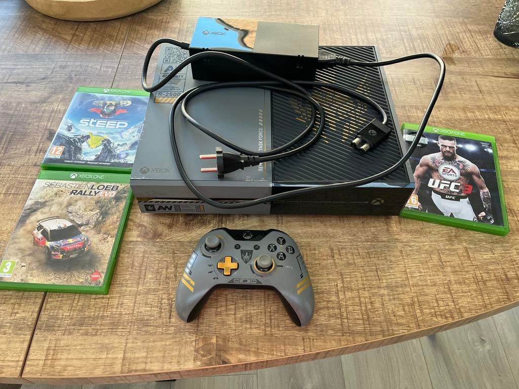Xbox One Call of Duty limited edition + 3 games, Spelcomputers en Games, Ophalen, Met games, Xbox One, Zo goed als nieuw