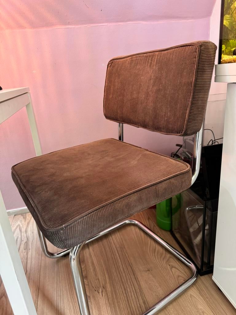 2x eettafel stoelen Zuiver Lookalike, Huis en Inrichting, Stoelen, Ophalen, Zo goed als nieuw, Bruin, Twee