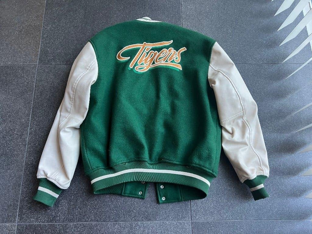 stranger things varsity jas (gedragen) maat S (circa 46), Ophalen, Gedragen, Maat 46 (S) of kleiner