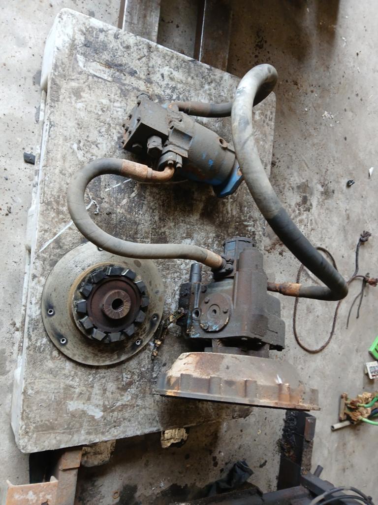 Hydrauliekmotor hydrauliekpomp betonmixer, Ophalen