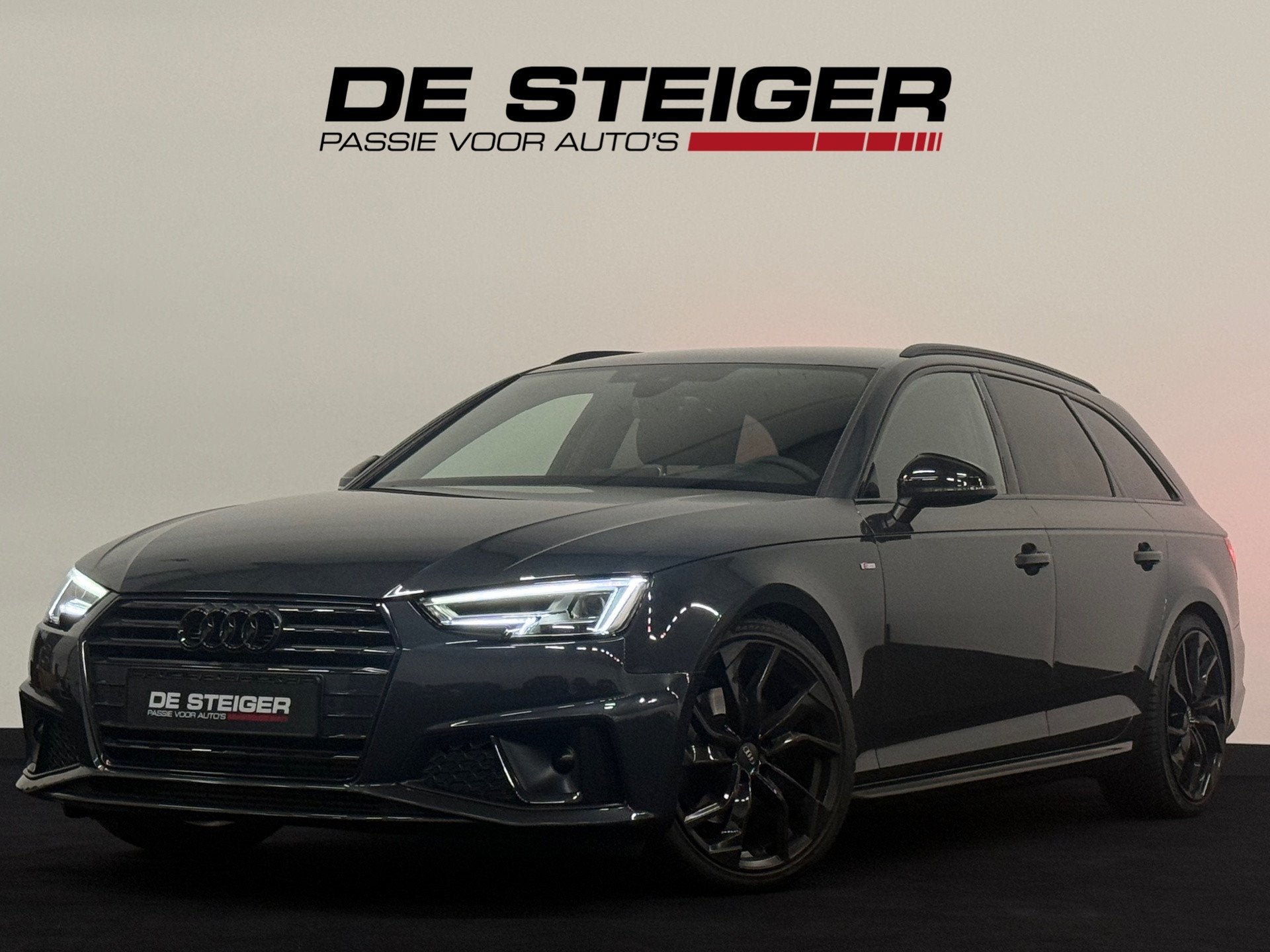 Audi A4 Avant 40 TFSI 190 PK S line black edition Headup Tre, Auto's, Stof, Gebruikt, A4, Origineel Nederlands