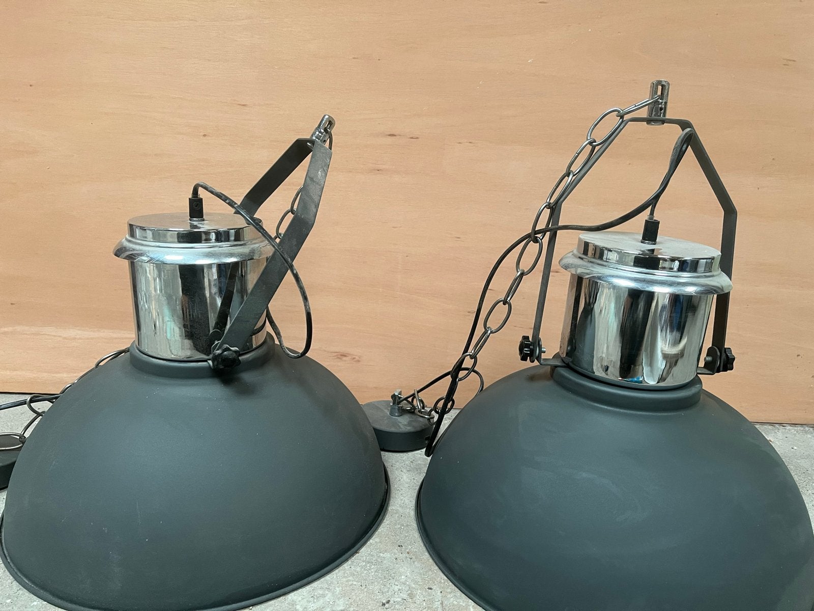 Set van 2 Industriële Grijze Hanglampen, Ophalen, Gebruikt, Metaal, E27 (groot)