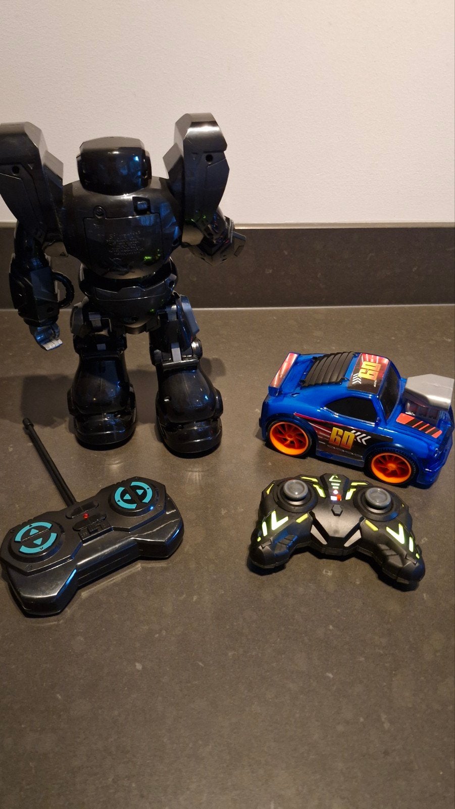 Robot en RC auto met afstandsbediening (werken op batterij), Ophalen, Gebruikt