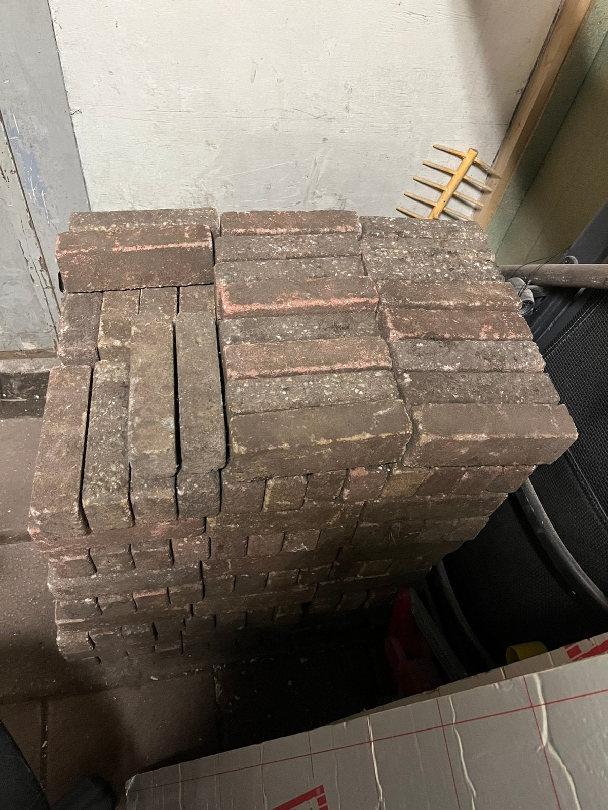 Gratis, Tuin en Terras, Ophalen, Zo goed als nieuw, Beton, Klinkers