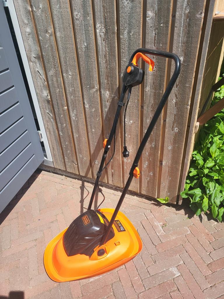 Black+Decker BEMWH551 Zweefmaaier 1200W, Tuin en Terras, Ophalen, Elektrische grasmaaier, BLACK+DECKER, Zo goed als nieuw