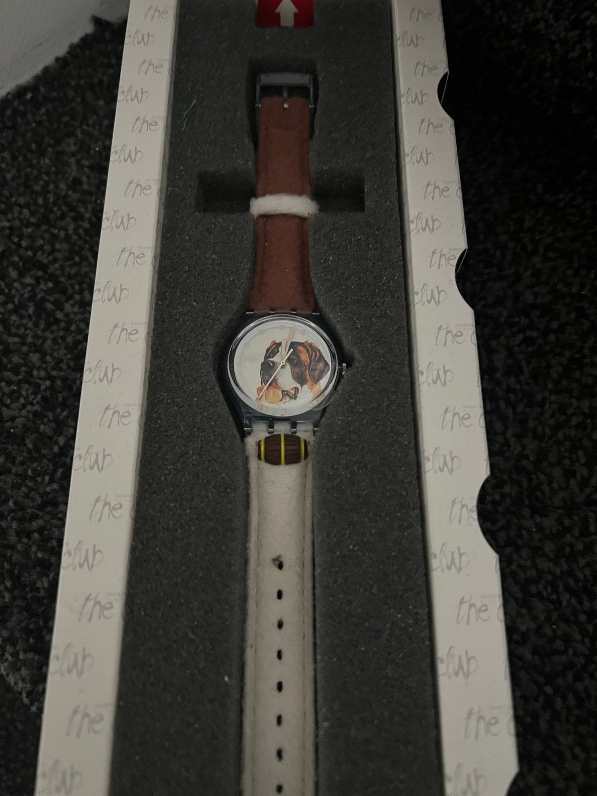 Swatch horloge met hondenprint - nieuwe, Sieraden, Tassen en Uiterlijk, Overige materialen, Polshorloge, Nieuw, Ophalen of Verzenden