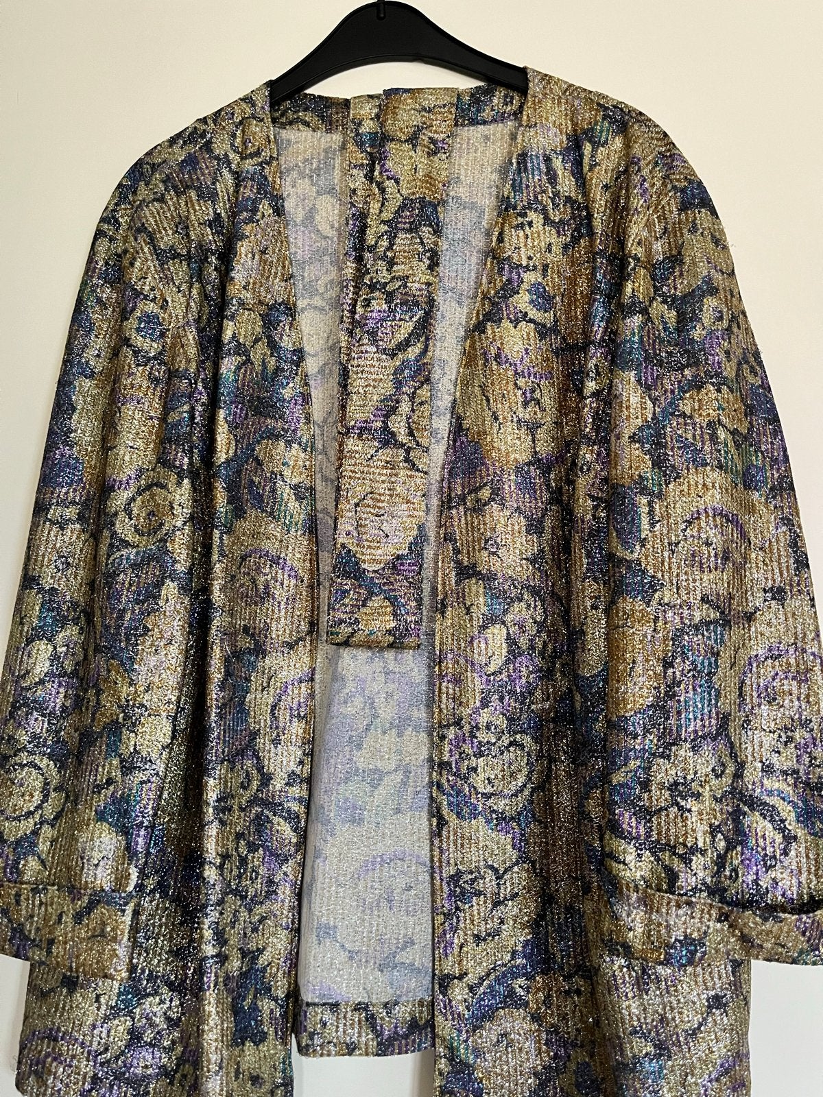 Gouden glitter jasje met bloemenprint, Kleding | Dames, Ophalen of Verzenden, Zo goed als nieuw, Maat 46/48 (XL) of groter, Goud