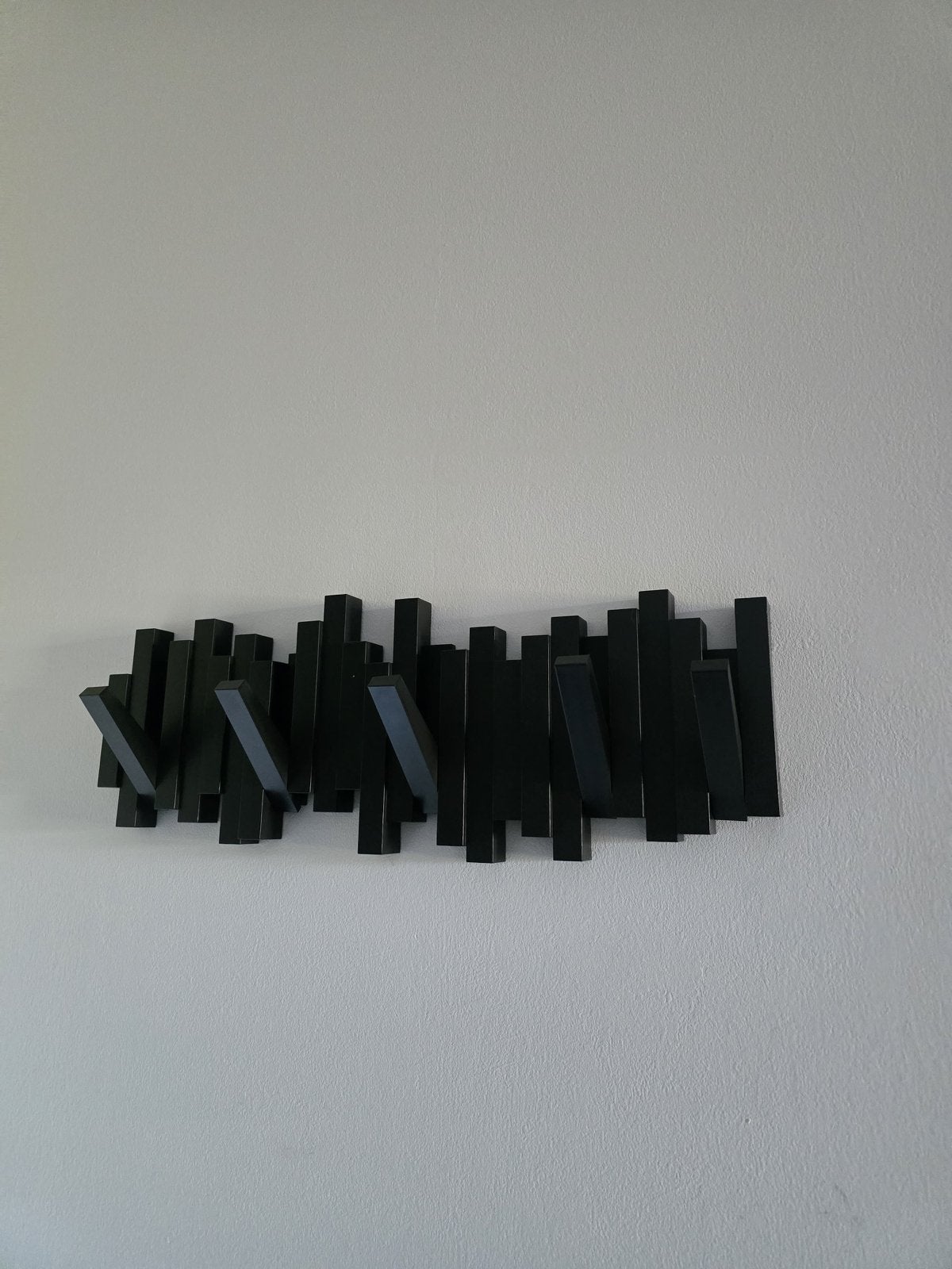 Moderne wandkapstok met inklapbare haken, zwart, Wandkapstok, Gebruikt, Ophalen of Verzenden, Minder dan 100 cm
