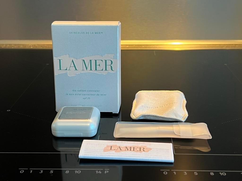 La mer the radiant consealer 0.3 dark 3.5gr spf 25, Ophalen of Verzenden, Nieuw, Gehele gezicht, Make-up