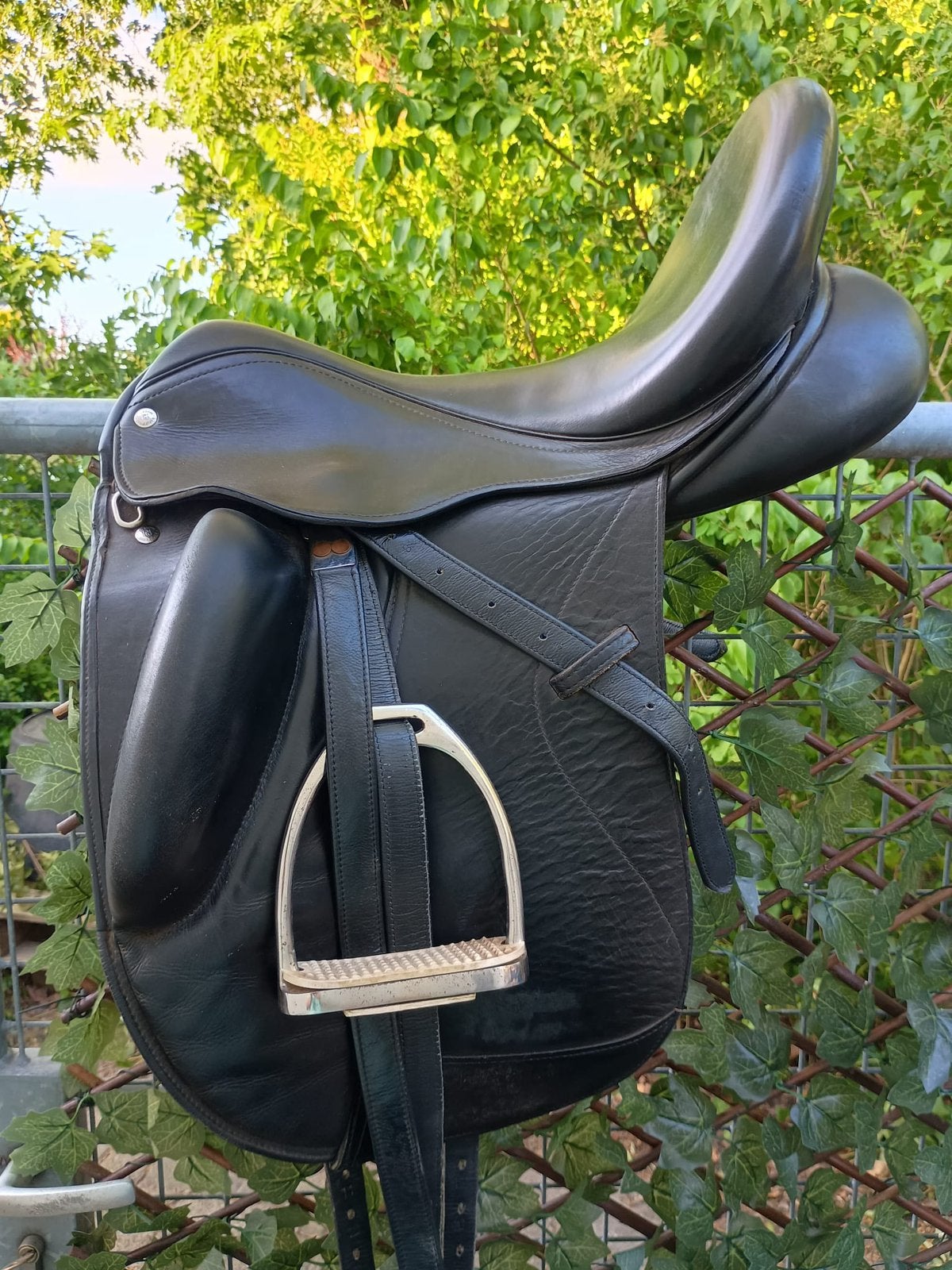 Custom Wolfgang 17 inch paardrijzadel, Ophalen, L (17.5 inch), Gebruikt, Dressuur