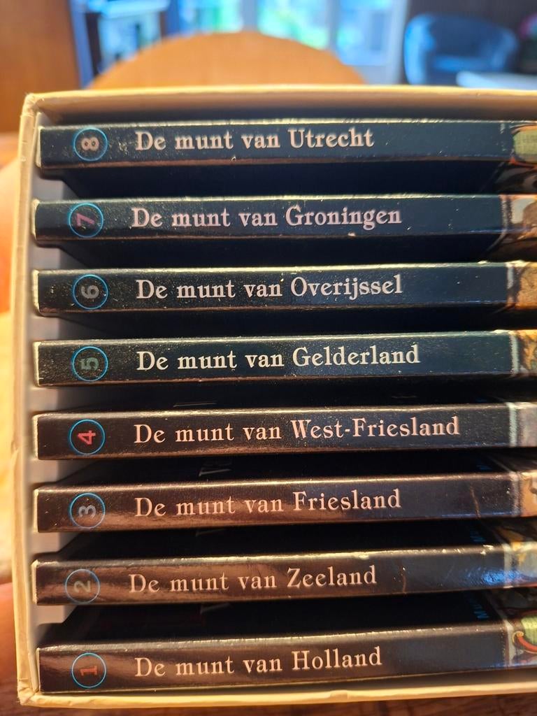 Prachtige muntset 8 boekjes compleet met gulden geld, Ophalen of Verzenden, Koningin Beatrix