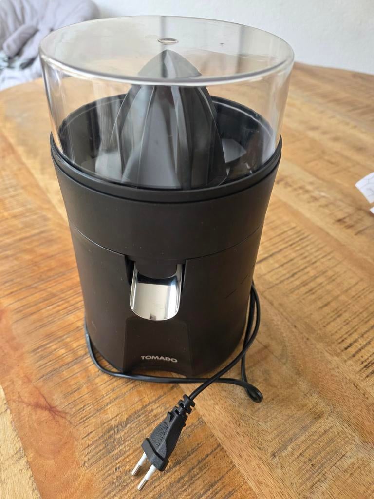 Tomado citruspers TJC4001B – netjes, werkt goed, Witgoed en Apparatuur, Juicers, Ophalen of Verzenden, Zo goed als nieuw, Citruspers
