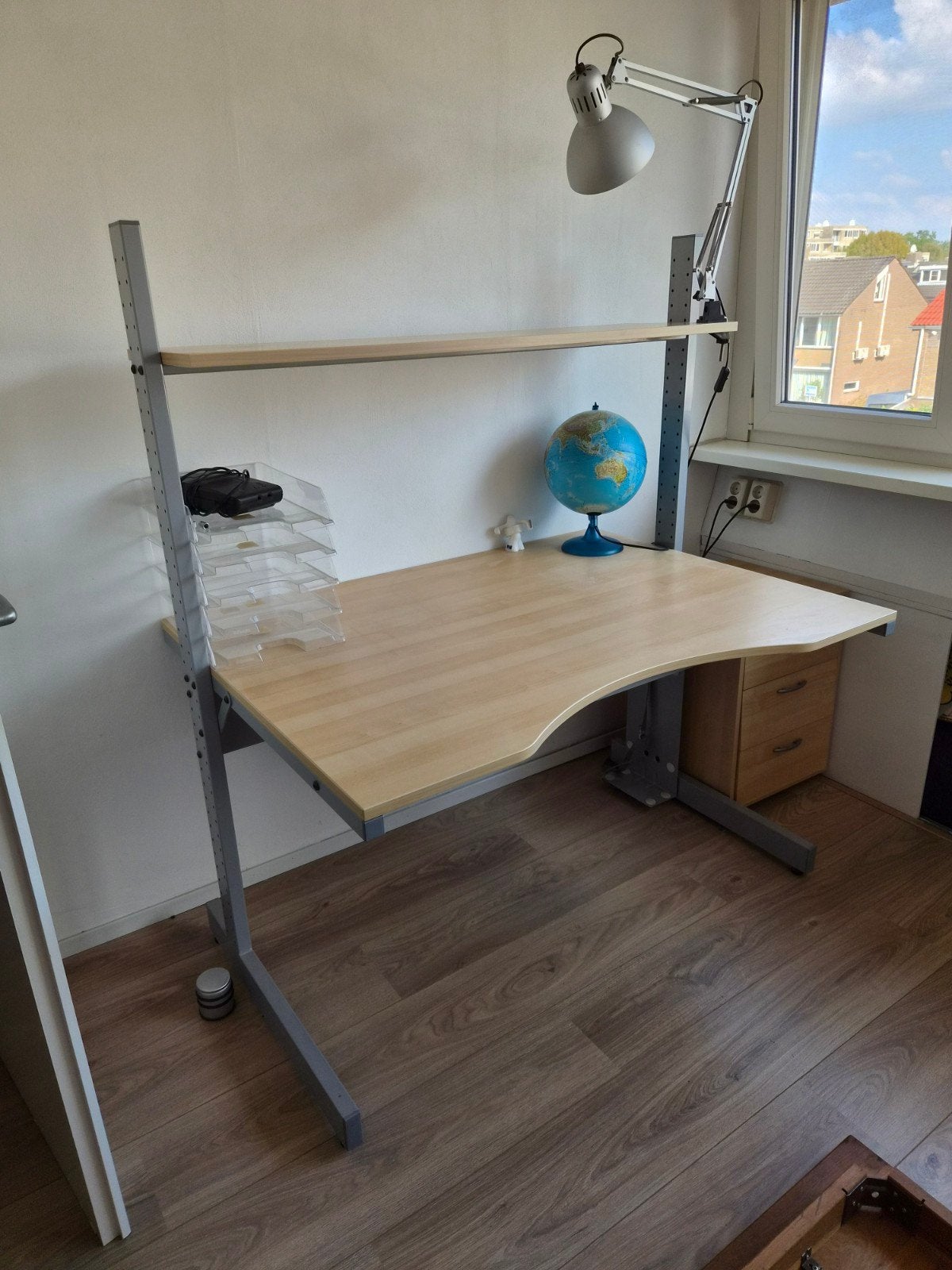IKEA Bureau met Opbergruimte en Plank - Zo goed als nieuw, Ophalen, Spaanplaat of MDF, Bruin, Zo goed als nieuw