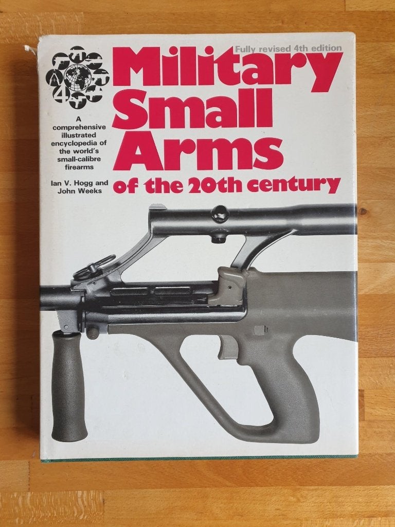 Boek Military Small arms van Ian v Hogg/ J Weeks, Ian v Hogg/J Weeks, Overige onderwerpen, Ophalen, Tweede Wereldoorlog