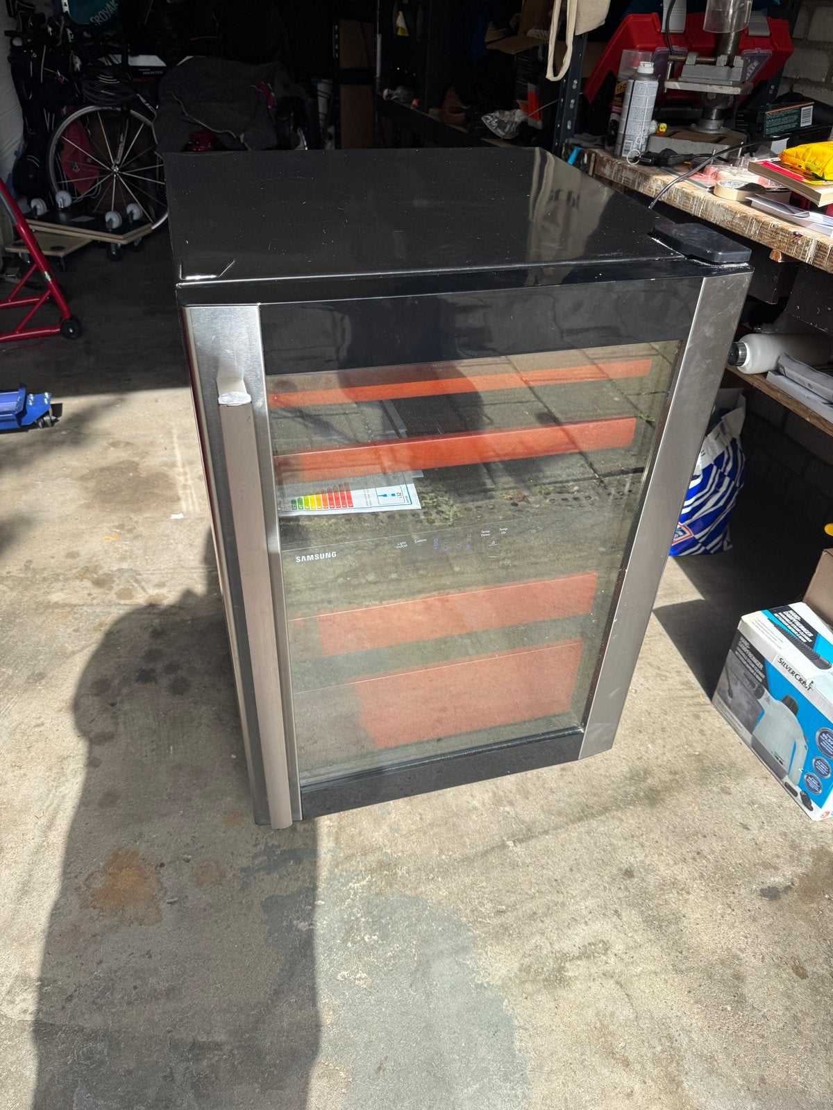 Defecte Samsung Wijnkoelkast - Koelt niet, display kapot, 150 tot 200 liter, Zonder vriesvak, Niet werkend, 45 tot 60 cm