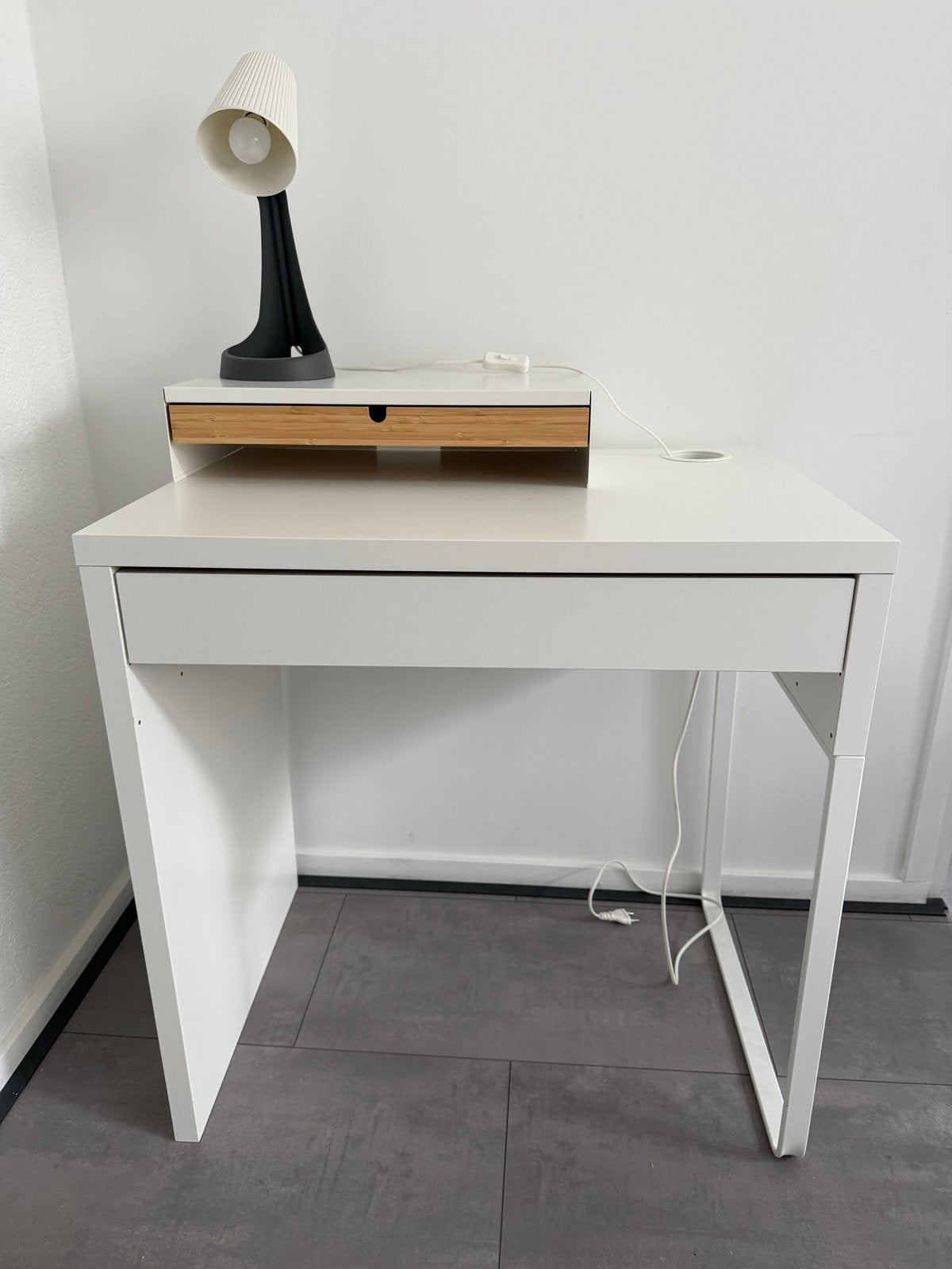 Wit kinder bureau, Ophalen, Gebruikt, Met lades, 50 cm