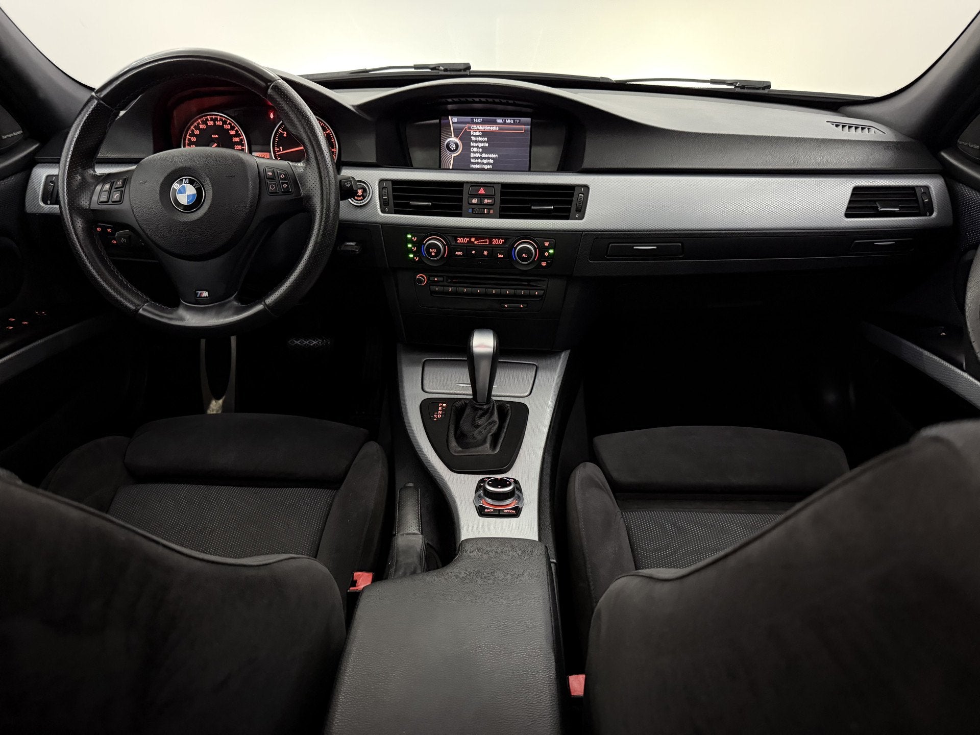 BMW 3 Serie Touring 318i Corporate Lease M Sport Edition Sch, Auto's, Automaat, 4 cilinders, 1435 kg, Alcantara