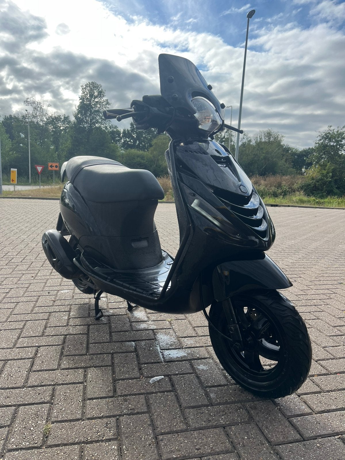 Zip iget brom, Ophalen, Zo goed als nieuw, Benzine, Zip