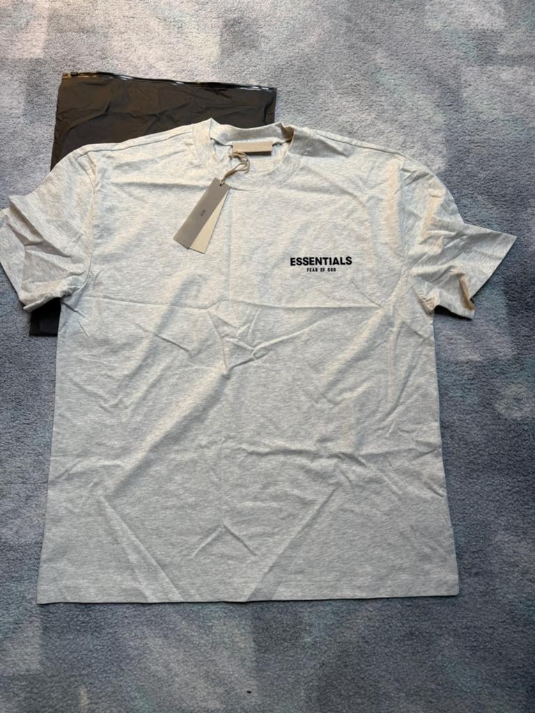 Essentials fear of god tshirt light oatmeal, Kleding | Heren, Polo's, Ophalen of Verzenden, Zo goed als nieuw, Maat 48/50 (M)