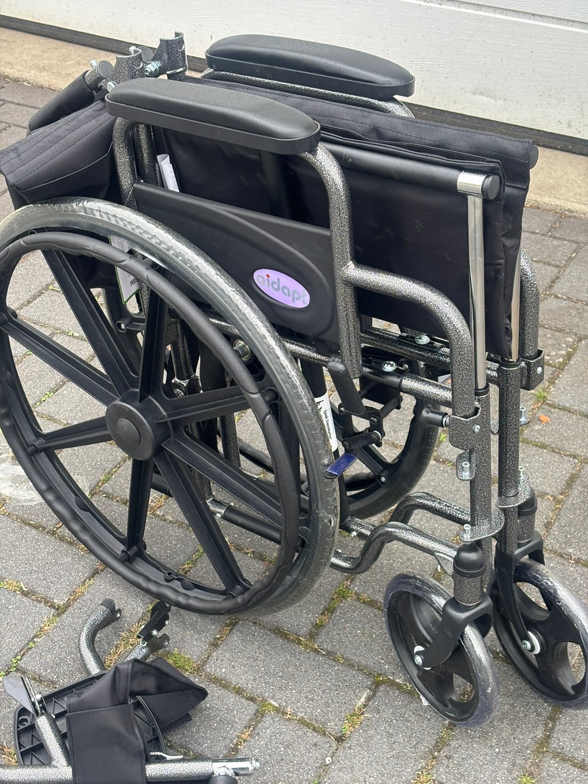 Foto 12 van Splinternieuwe dubbel klapbare rolstoel past in iedere auto