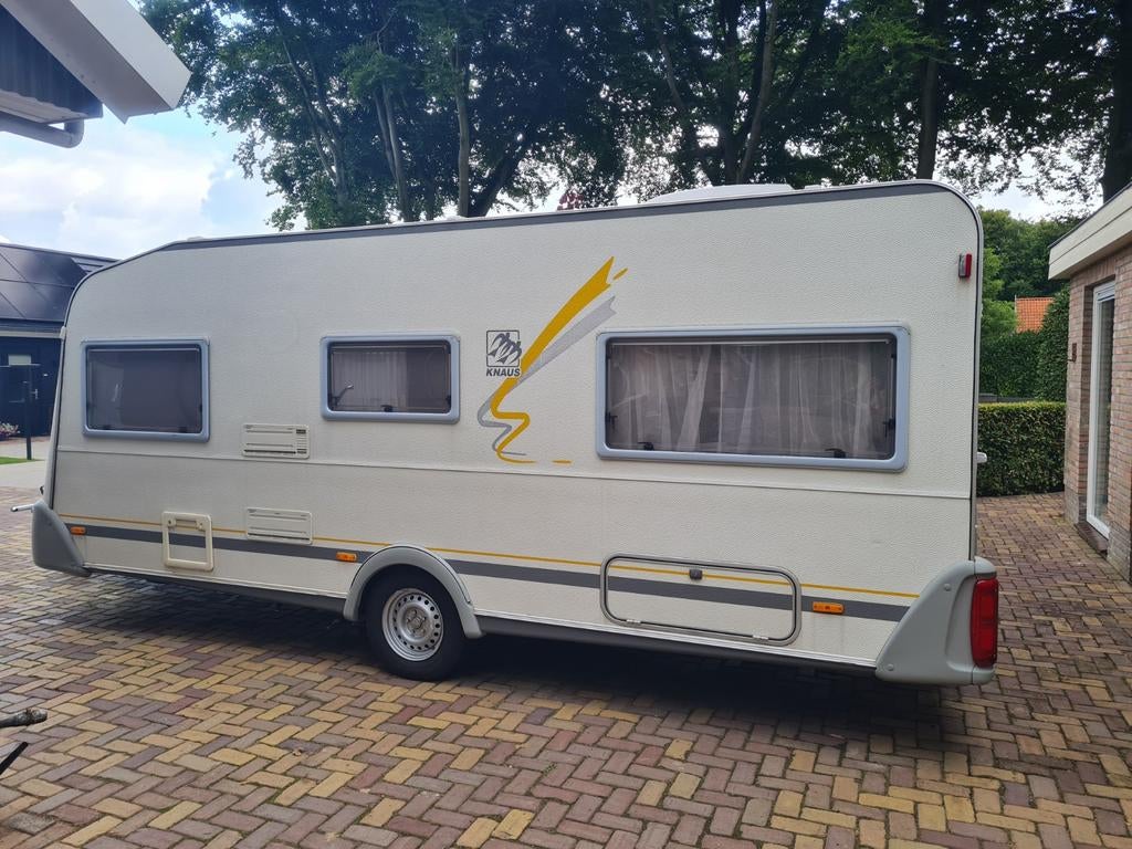 Knaus Sudwind 500  - Compacte en complete caravan, Rondzit, Frans bed, 7 tot 8 meter, Particulier