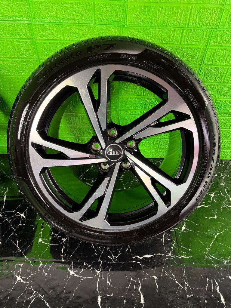 Originele Audi E-Tron GT RS velgen 20” Pirelli zomer set 7mm, Niet ingevuld, Gebruikt, 285 mm, Banden en Velgen