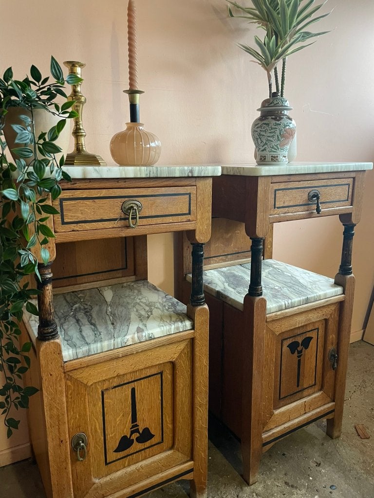 Vintage set houten nachtkastjes met marmeren blad, Huis en Inrichting, Slaapkamer | Nachtkastjes, Ophalen, Gebruikt, Minder dan 45 cm