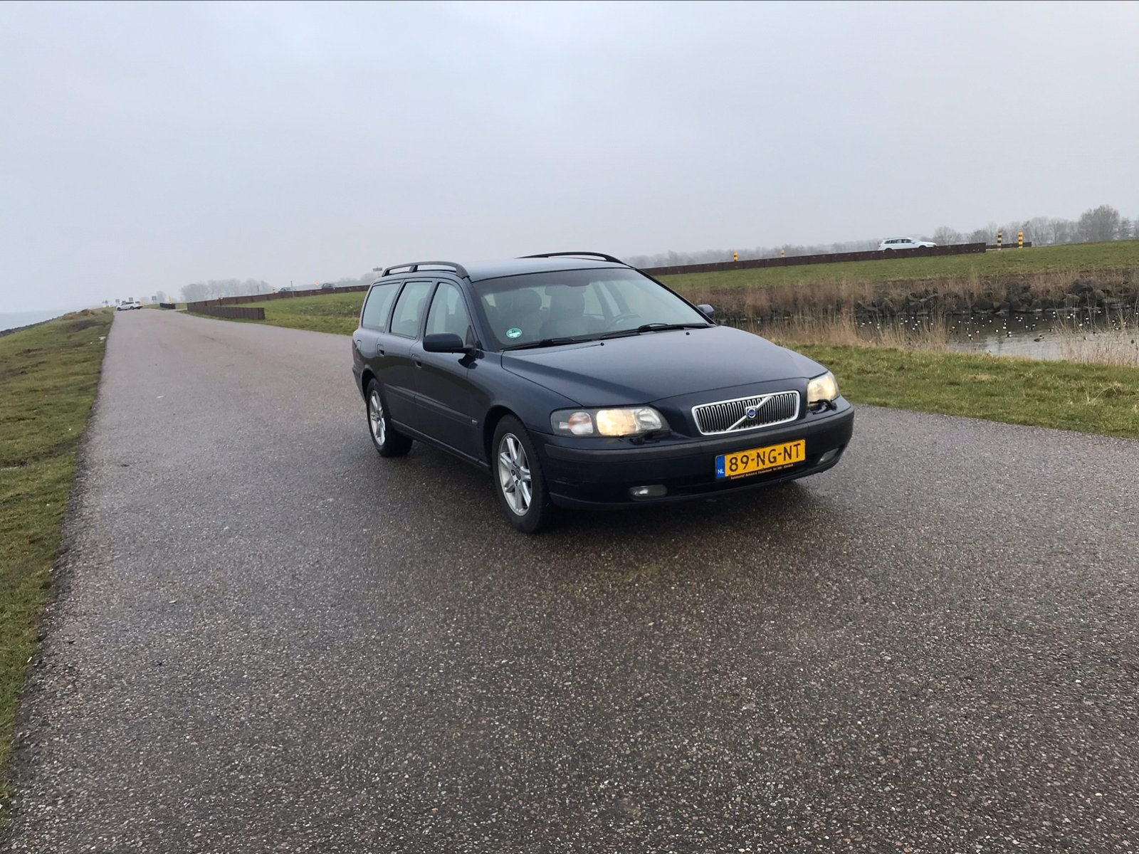 Volvo V70 2.4 170PK AUT 2003 Met CarPlay rijdt fantastisch, 1556 kg, 1800 kg, Zwart, Blauw