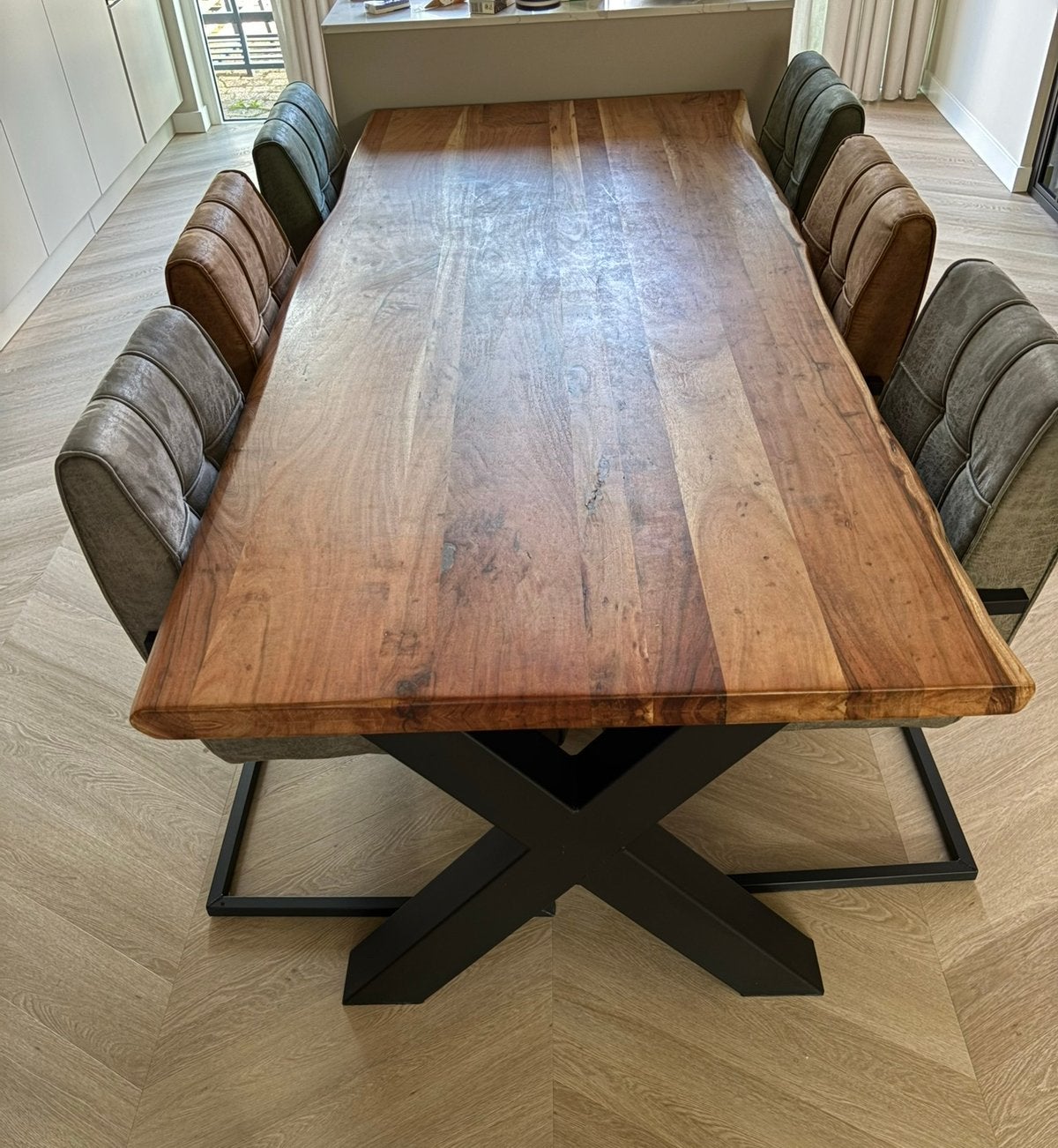 HUUS Live Edge eettafel 220x100 cm – massief acaciahout, 200 cm of meer, 50 tot 100 cm, Zo goed als nieuw, Rechthoekig