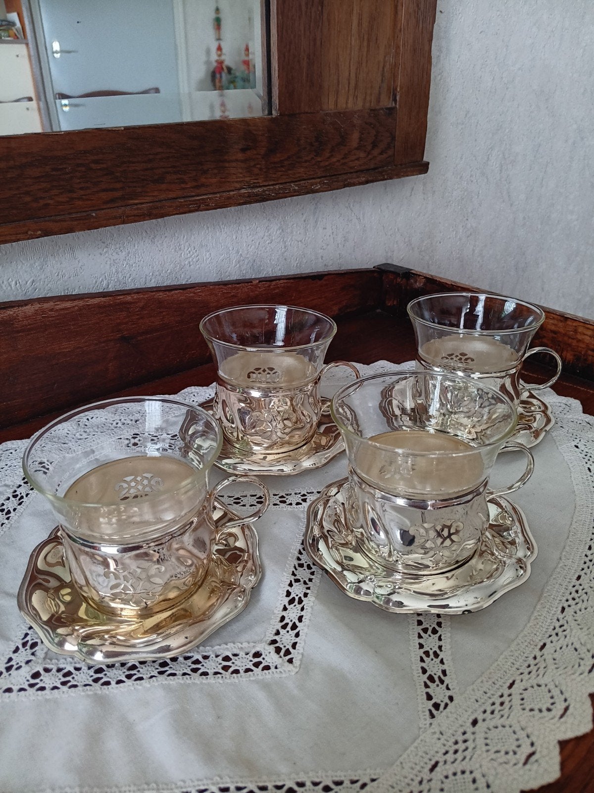 Theeglazen met verzilverde houder/ schotel, Ophalen of Verzenden