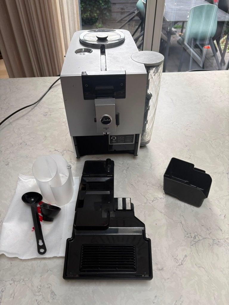 jura Ena 8  (waterreservoir lekt een beetje kost 30,- nieuw), Witgoed en Apparatuur, Koffiezetapparaten, Gebruikt, 10 kopjes of meer