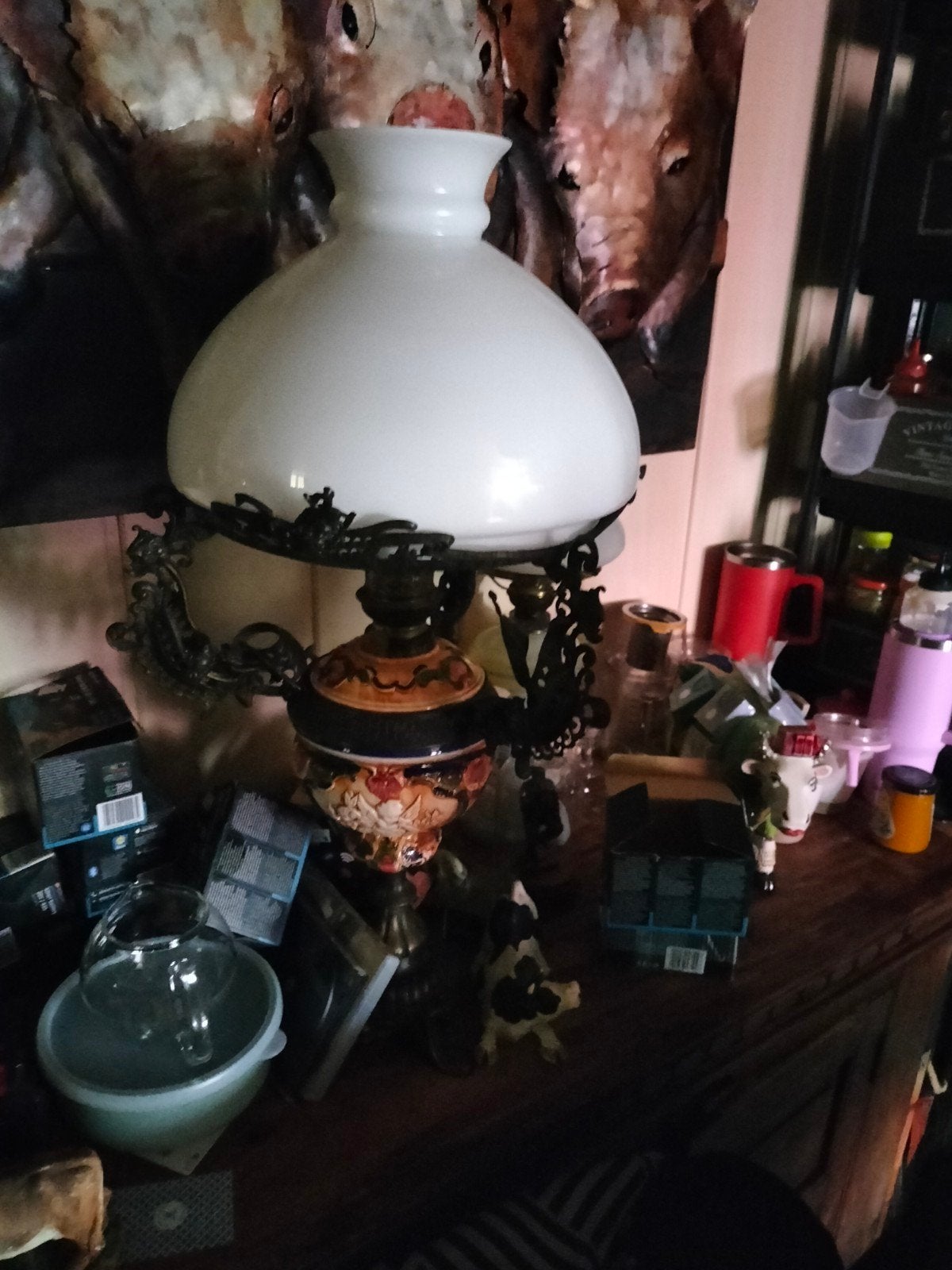 Grote Antieke Olielamp met Sierlijke Details, Antiek en Kunst, Ophalen of Verzenden