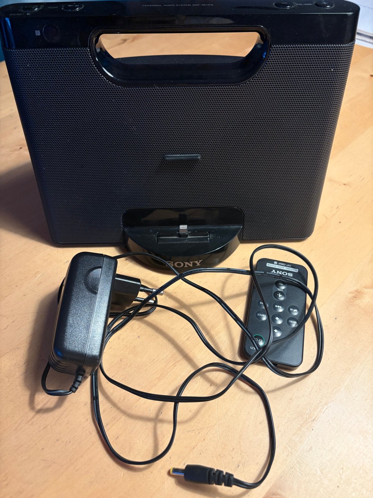 Sony telefoonoplader en muziekbox in één, Audio, Tv en Foto, Gebruikt, Verzenden, Sony, Minder dan 60 watt