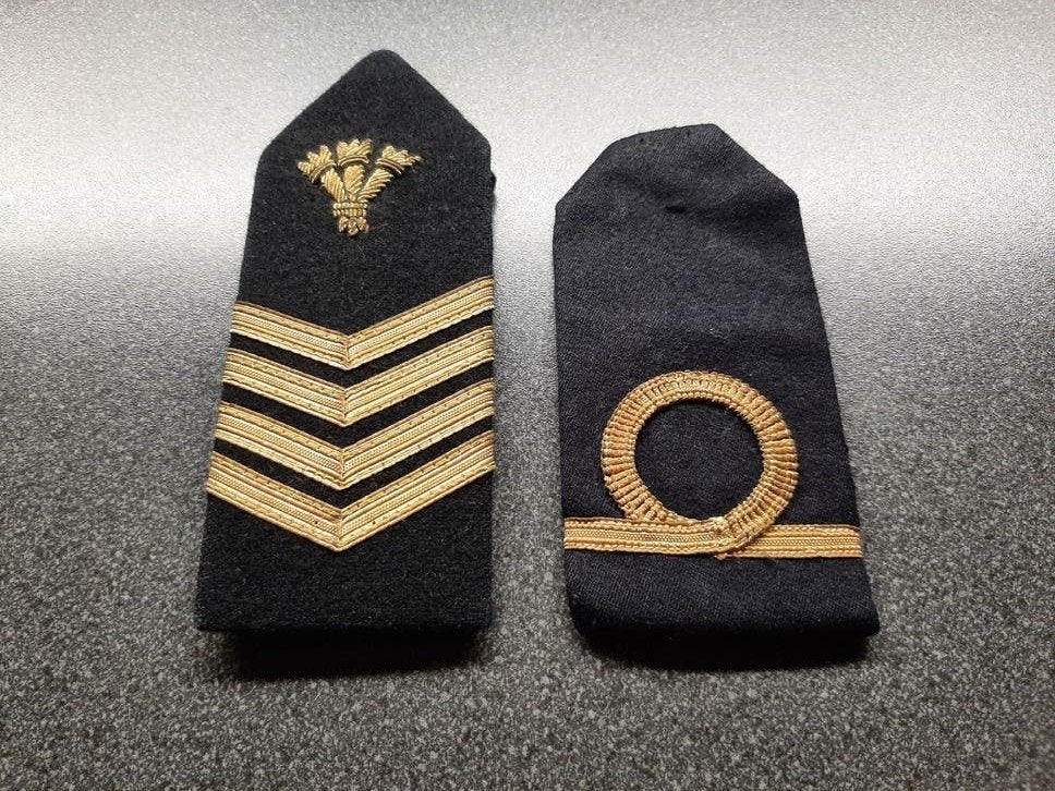 Kon.Marine   -  oude  schouderrangen., Ophalen of Verzenden, Marine, Nederland, Embleem of Badge