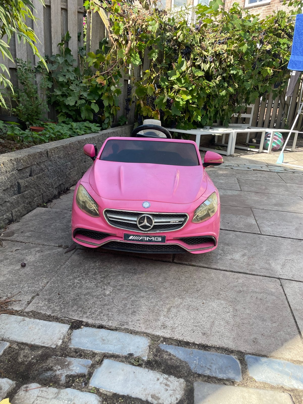 Roze Mercedes-Benz kinderauto met nieuwe accu, Ophalen of Verzenden, Gebruikt, Loopvoertuig