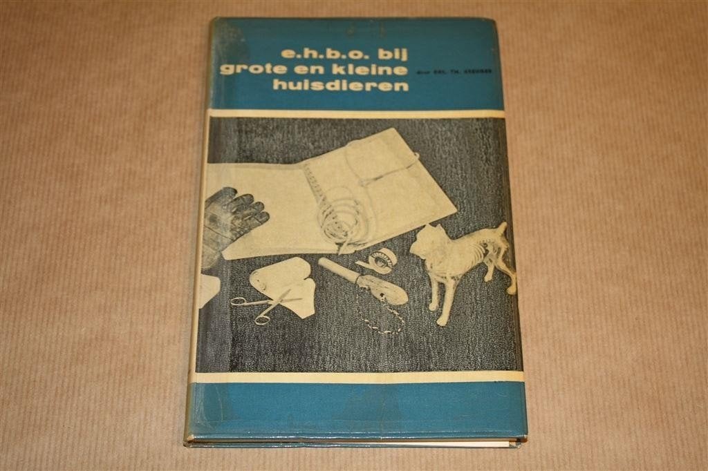 E.H.B.O. bij grote en kleine huisdieren. 1966., Boeken, Ophalen of Verzenden, Gelezen