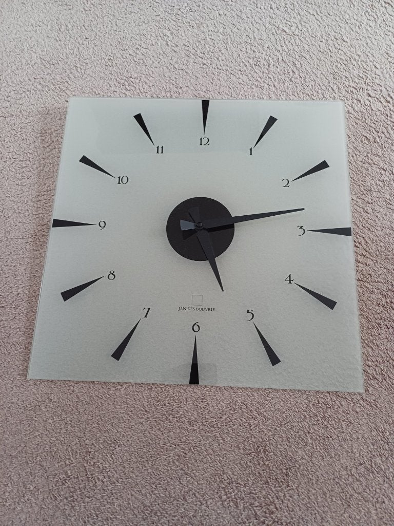 Glazen klok, Huis en Inrichting, Wandklok, Stil uurwerk, Analoog, Ophalen of Verzenden