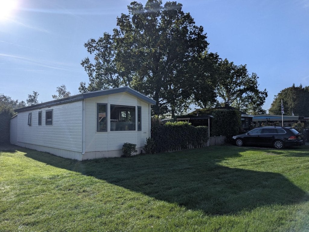 Chalet (11.00 x 4.00 m.) te koop in Rijs, Friesland!R#52R, Tot en met 2