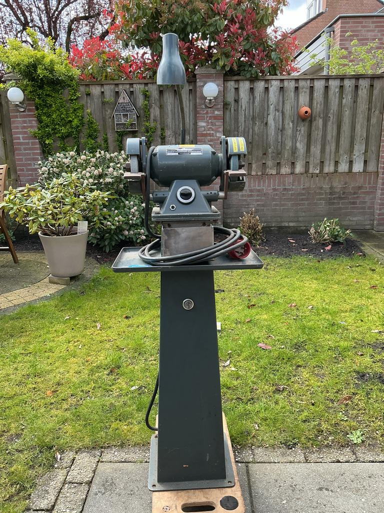 Professionele slijpmachine Meteor op stevige voet, Ophalen, Gebruikt, 1000 watt of meer, Werkbankslijpmachine