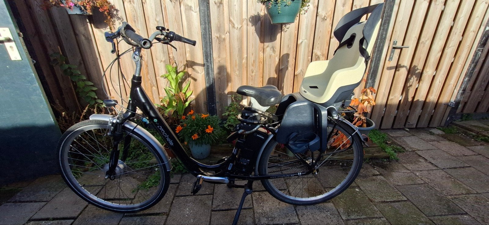 Elektrische fiets met mankementen en kinderzitje, Ophalen, Gebruikt, Minder dan 30 km per accu