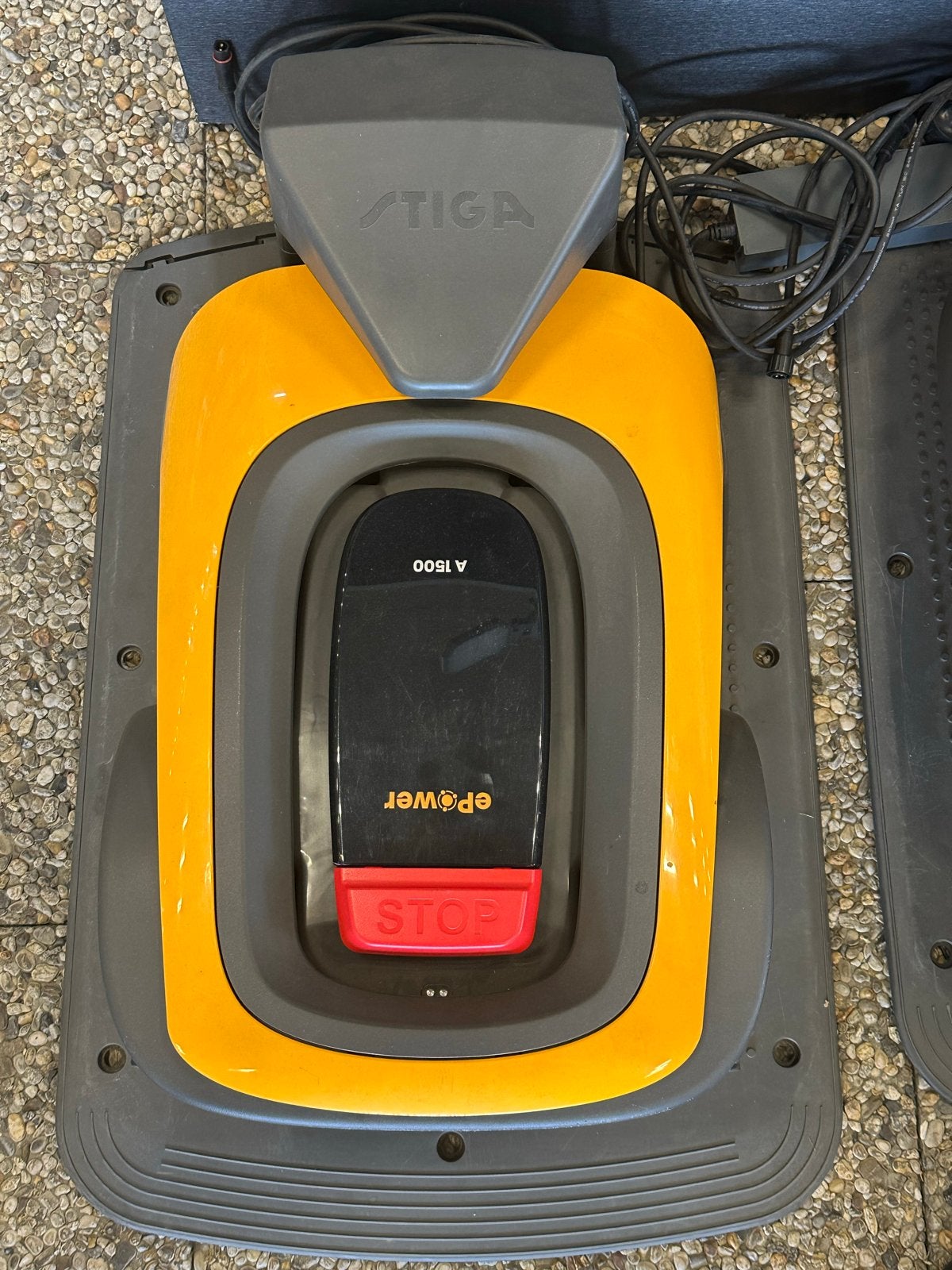 Stiga A 1500 Robotmaaier - Nieuw, Ophalen, Zo goed als nieuw, Minder dan 30 cm