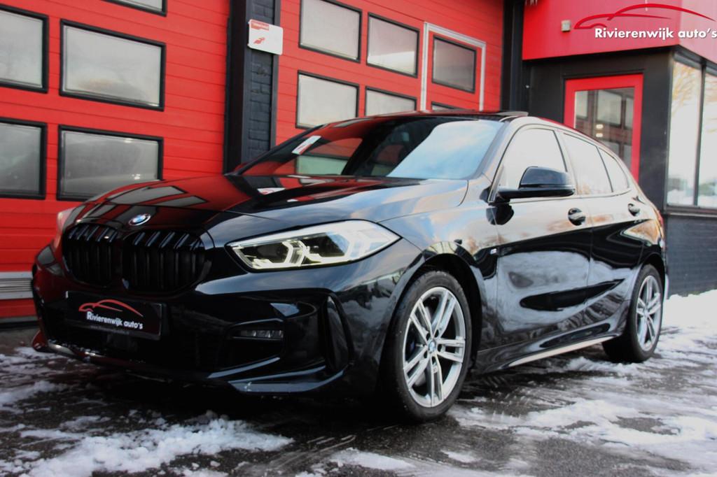 BMW 1-serie 120i High Executive M-Sport Shadow Pano Voll, 1998 cc, Gebruikt, Zwart, 4 cilinders