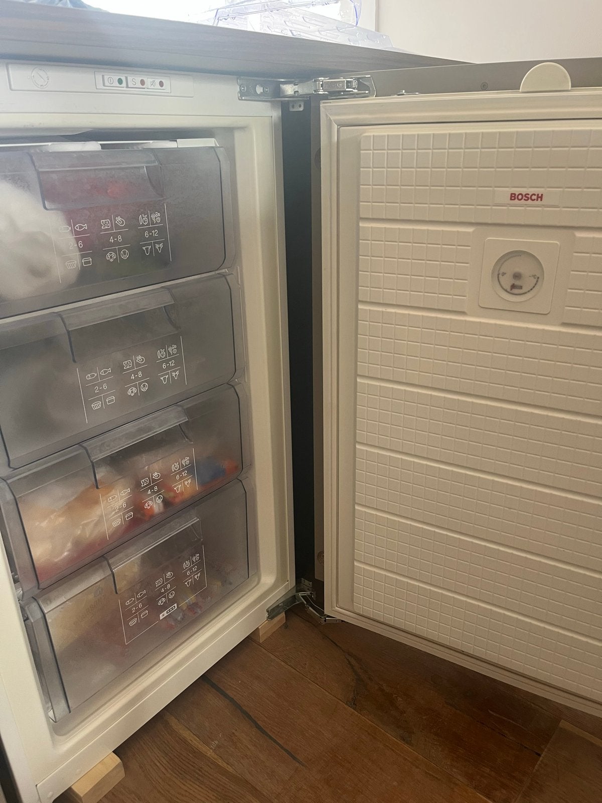 Bosch inbouw vriezer, Gebruikt, 75 tot 100 liter, Met aparte vriezer, 45 tot 60 cm